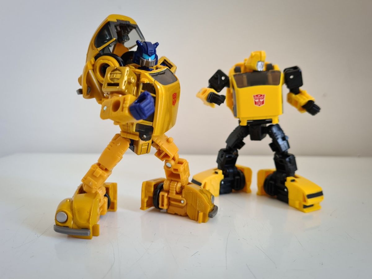Buzzworthy Bumblebee Creatures Collide 4 Pack In-Hand Images